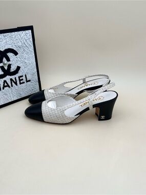 CHANEL Two-Tone Tweed Slingback Heels in Black and White